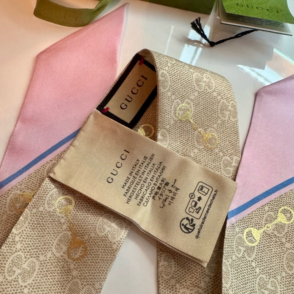 ✨ NWT Auth Gucci Pink and Beige Silk Horsebity Scarf ✨ - Picture 5 of 8